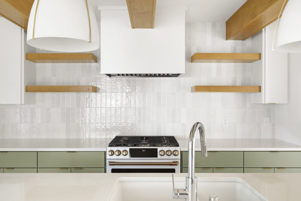 Cloe-2.5-x-8-Ceramic-Tile-in-White